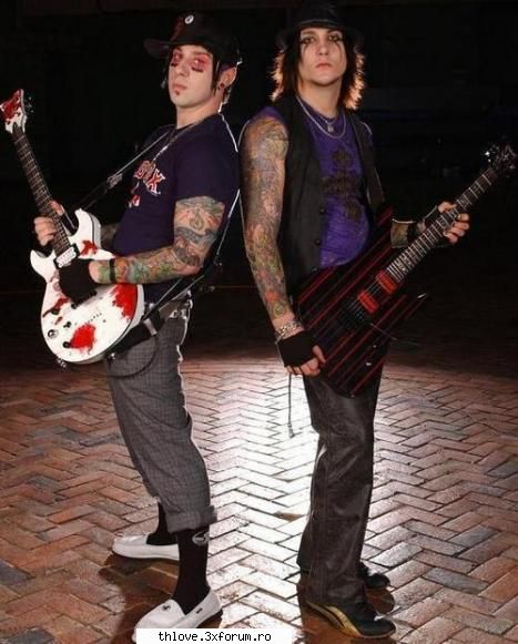 A7x - ^^Sk8er Girl_<3 A7x^^ - M O R E  B A N D S
