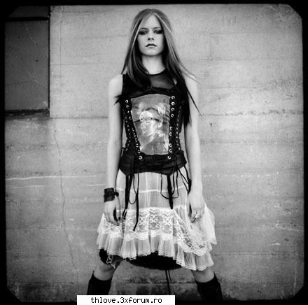 Avril Lavigne - Yeah She's so cool - M O R E  B A N D S