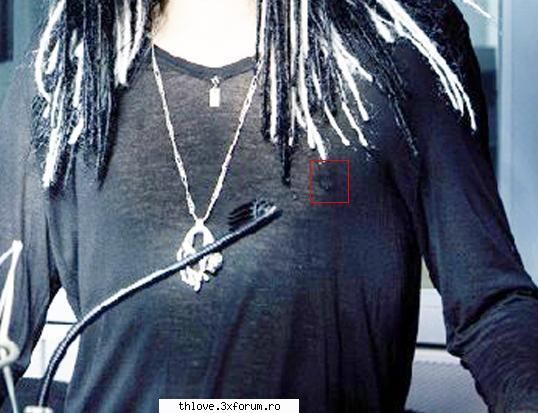 Bill are pierce in .... gurgui :O - dati clik pe poze ...se maresc - TOKIO HOTEL