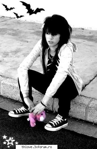Carolanne Evans - e dragutza dar nu prea arata a emo...:-J..sh - [E][M][O]