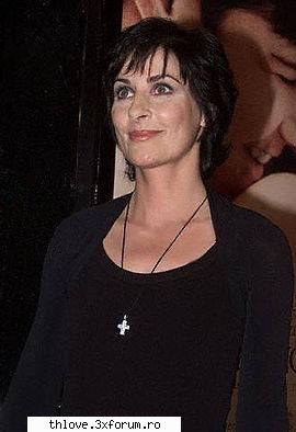 Enya - Eithne Patricia N� Bhraon�in s-a născut �n - M O R E  B A N D S