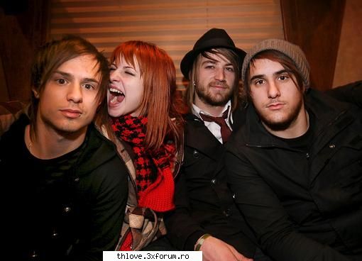 Paramore - ador paramore... sunt shi eo un felde fana imi - M O R E  B A N D S