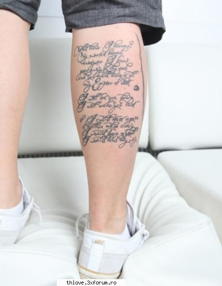 Tatuajul nou a lui Gustav - Gustavs new Tattoo On the internet Fans are - G U S T A V