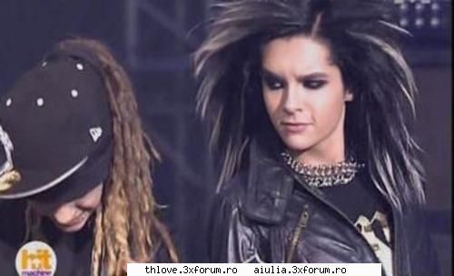 faze dure tokio hotel :)) - T .... chiar se uita la tn cum faceai la wc!! B ? - CAFENEA