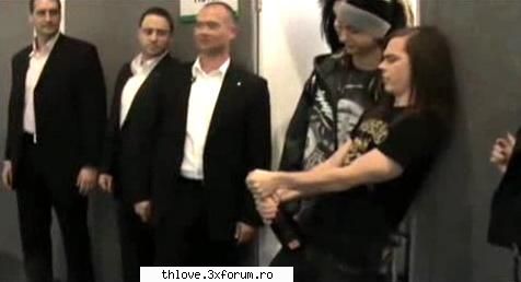 faze dure tokio hotel :)) - G asta o are tom cand le'o trage la fete ... T - CAFENEA