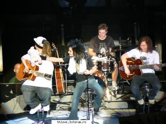 faze dure tokio hotel :)) - B mai Tommy k ursu te ubeshte ! T .. hai lasa'ma - CAFENEA