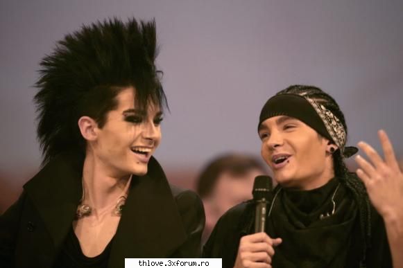faze dure tokio hotel :)) - Tom: Deci,cum va spuneam,e important ca blondele - CAFENEA