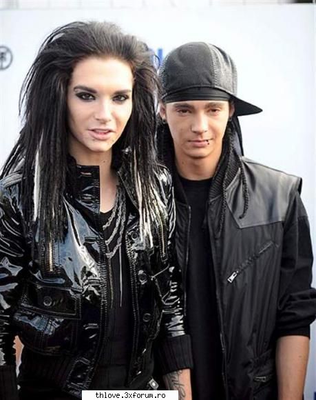 faze dure tokio hotel :)) - B: Tom,uite bunicuta! T: Si ce vrei,so f*t in - CAFENEA