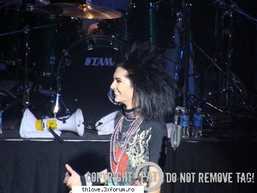 faze dure tokio hotel :)) - B: yaya...puya..kamelia si george - CAFENEA