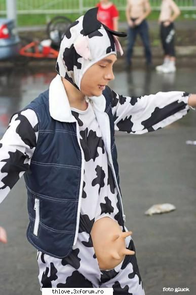 :rotfl:  :rotfl:  :rotfl:  :rotfl: 

mumosel :nebun:  :nebun:  :nebun: 


t: vaca milka pe ma faci