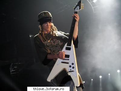 faze dure tokio hotel :)) - T: Sunt cel mai bun.O-ooo yeah baby:X B: Tom,ce - CAFENEA