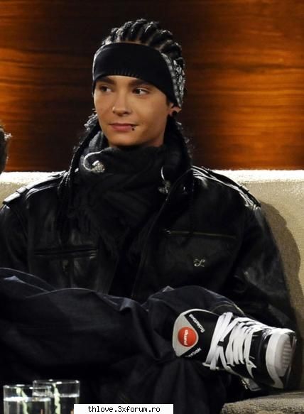 faze dure tokio hotel :)) - T: hey papusa,e o seara minunata,si la cum esti - CAFENEA