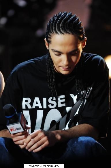 faze dure tokio hotel :)) - T: Bill... B: Si cum va spuneam.. T: Bill...!!! - CAFENEA