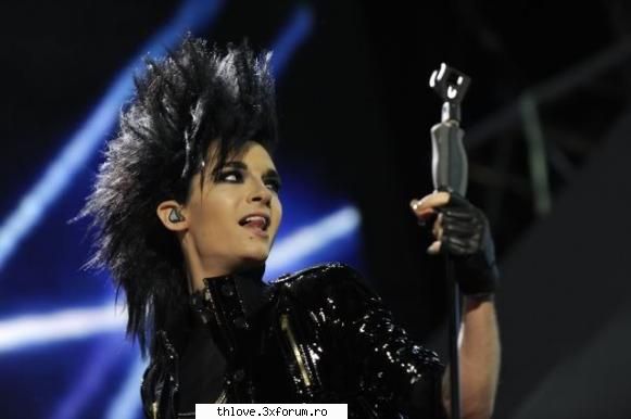 faze dure tokio hotel :)) - B: Hmm...Mama ce bucatica...Vezi Tom? T: Unde e - CAFENEA