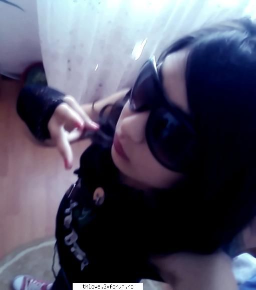 i`m not a fake!!i`m real - ^ me too>:D< k o sa`ti zic DarkyshOr suna mai:>:X - ME &I