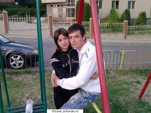 iubit/iubita - cea din fatza se mareste sh cred k sh asta kre o - HALLO