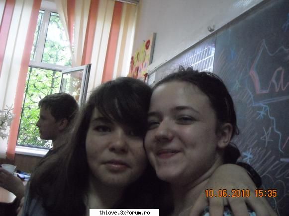 me...pitik - in poza asta cre urmeaza mecla mea face toti banii - ME &I