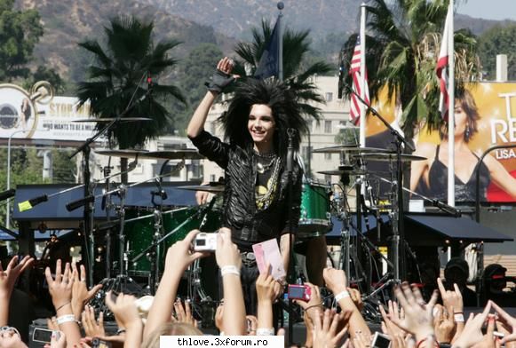 poze th noi de la un concert recent:D - omg...fane fane fane - TOKIO HOTEL